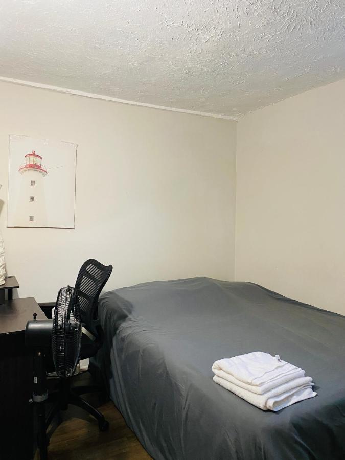 Lovely II Space Share A Room East York Canada Toronto Eksteriør billede