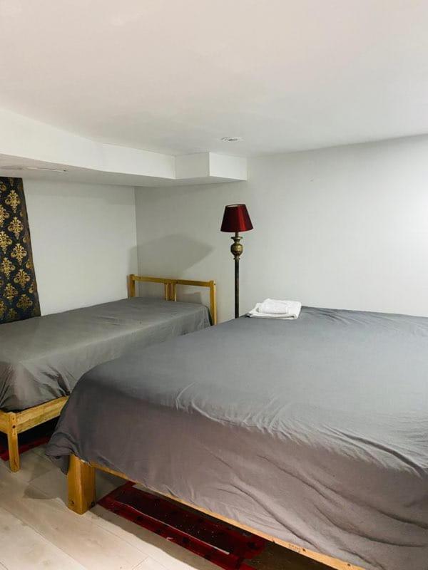 Lovely II Space Share A Room East York Canada Toronto Eksteriør billede